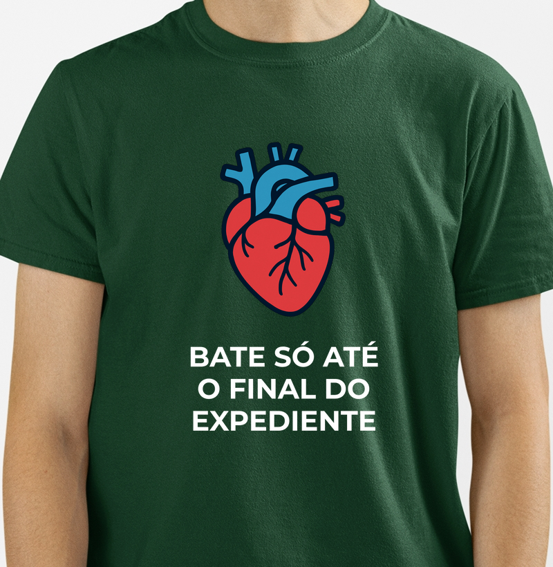 Camiseta “Coração” Bate Só Até o Final do Expediente