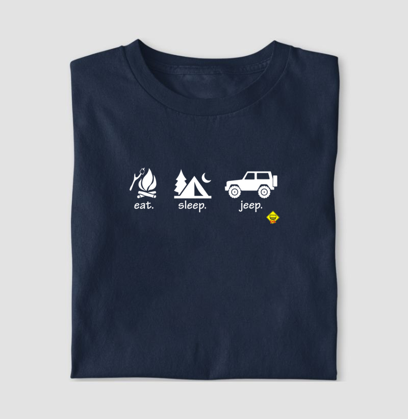 Jeep, barraca e fogueira