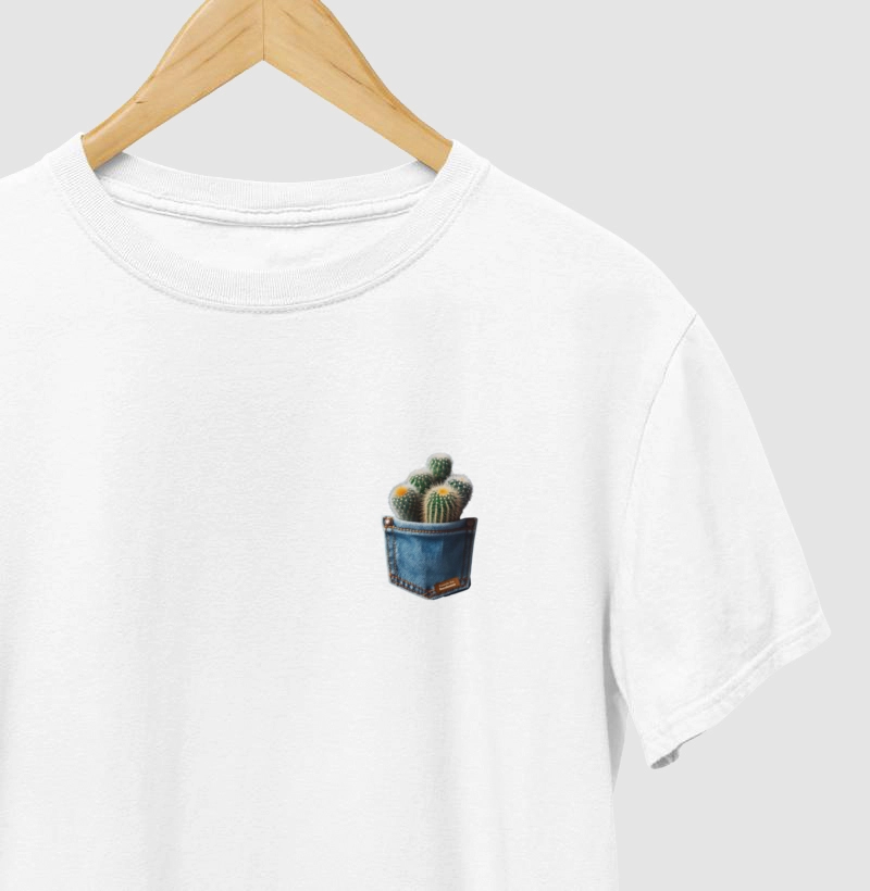 Camiseta Cactos no Bolso