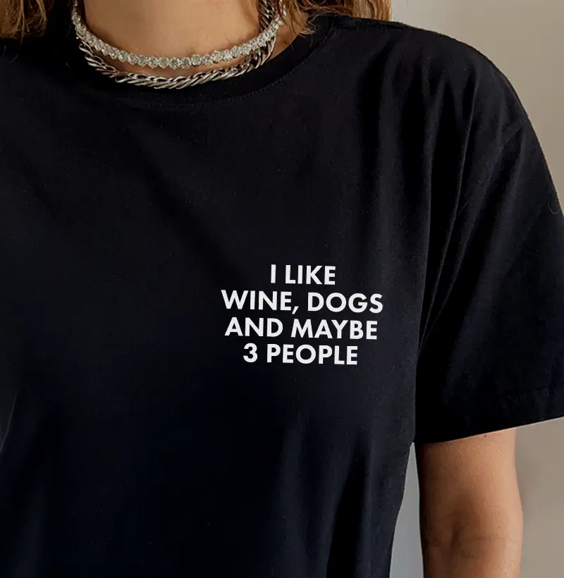 I like wine, dogs and maybe 3 people - Camiseta