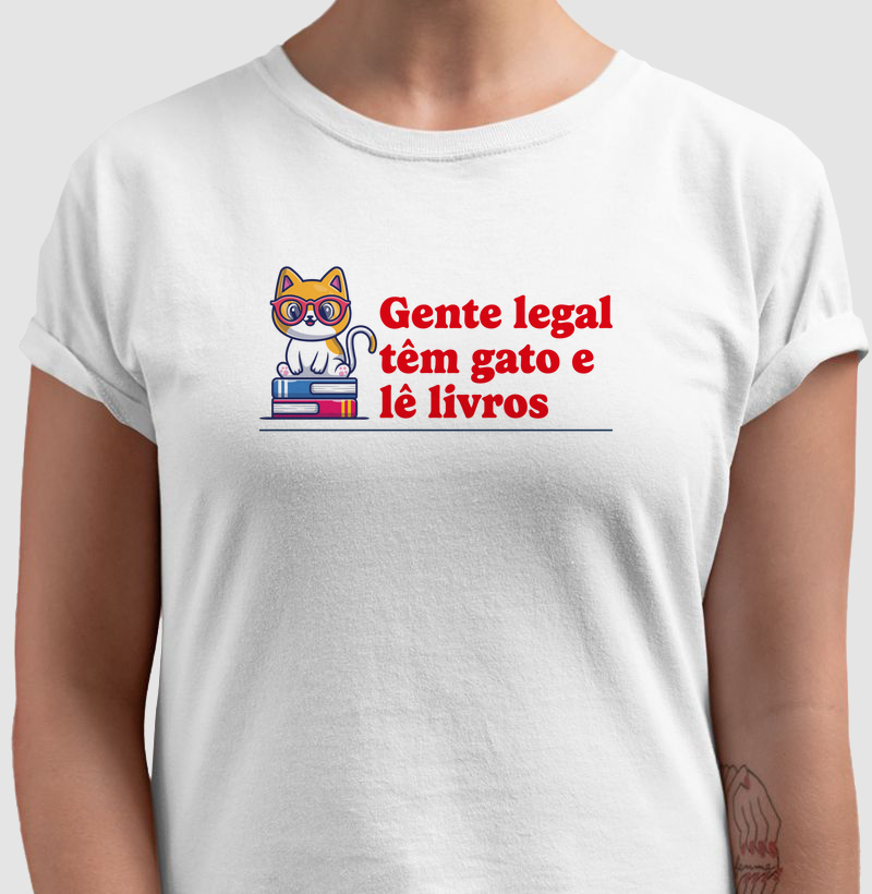 Camiseta Gente legal têm gato e lê livros