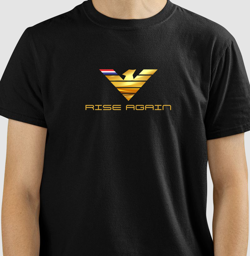 👑🦅 RISE AGAIN GOLD | A Grandeza de se Levantar Mais Forte  A estampa RISE AGAIN GOLD é uma verdadeira celebração da força, da superação e da mentalidade vencedora. Com uma imponente águia dourada no centro da composição, a arte simboliza liderança, liberdade e a capacidade de renascer diante dos desafios com ainda mais poder e determinação.