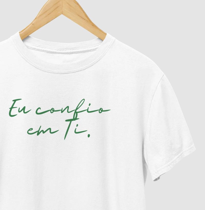 Camiseta Básica de Algodão "eu confio em Ti"