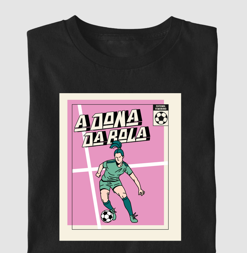 A Dona da Bola — Futebol Feminino - Camiseta Infantil
