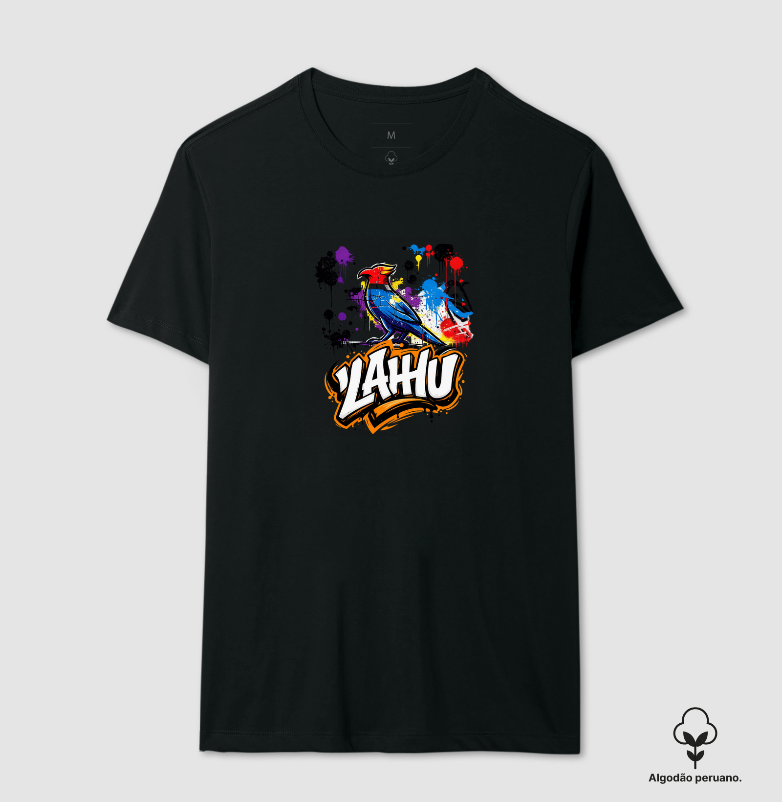  O Carcará grafiteiro não pede licença — ele domina o asfalto. Vista o grito. Sinta o poder. Seja o Carcará que reina sobre o caos. - Camiseta Algodão Peruano