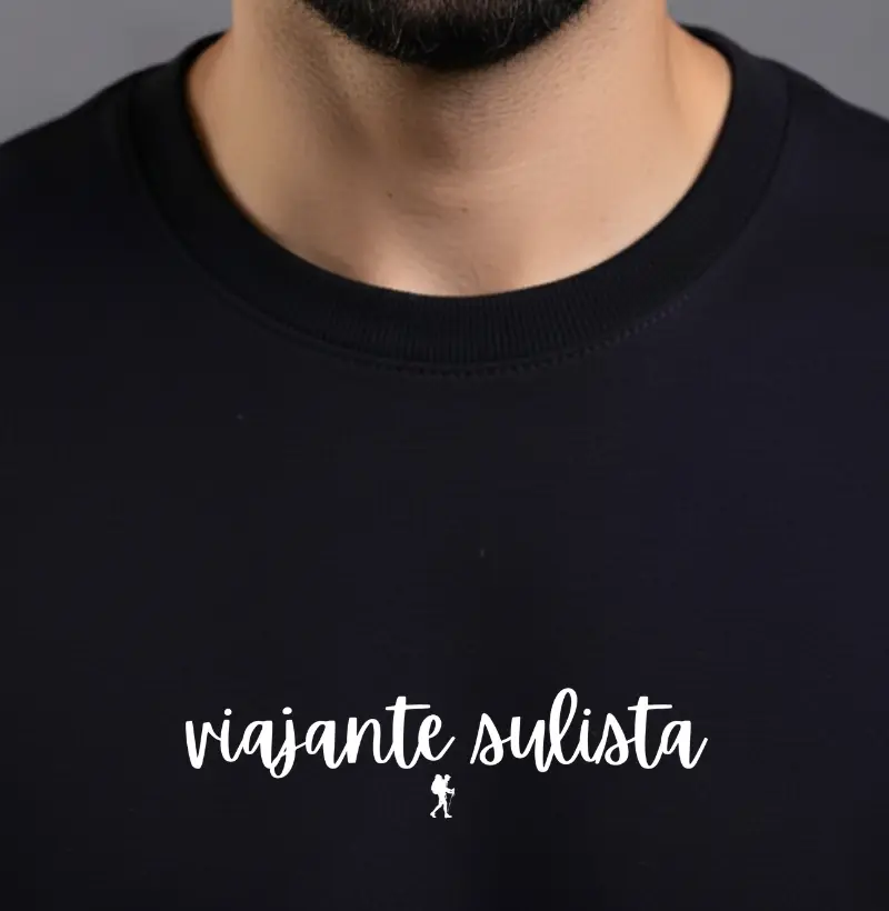 Camiseta Viajante Sulista | Caligrafia Minimalista Sul Viagem | Colecao Viciados em Viagem