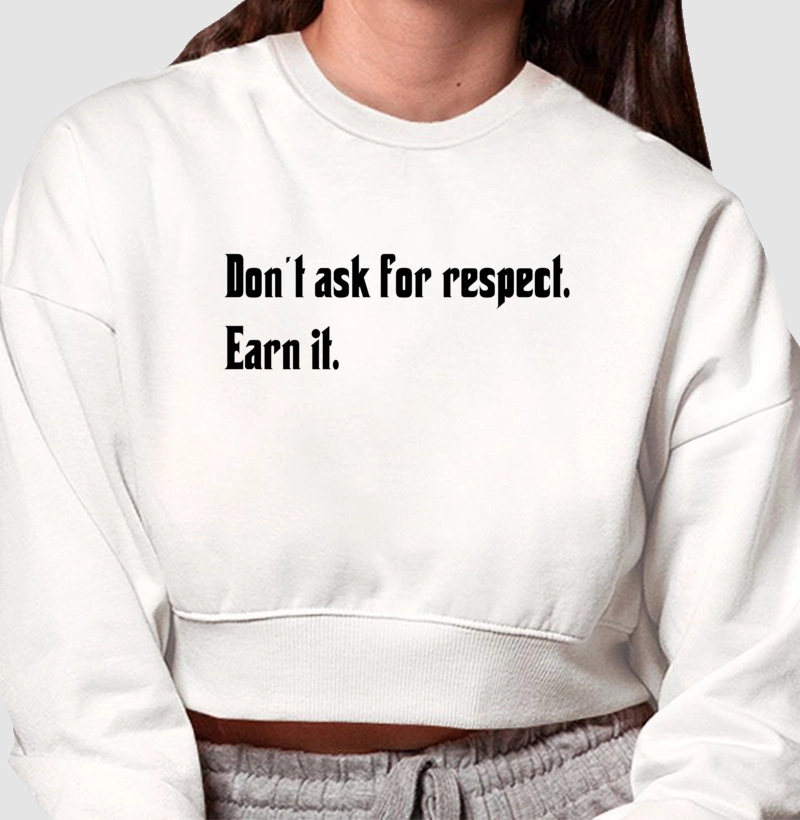 Don't ask for respect. Earn it.Moletom Cropped