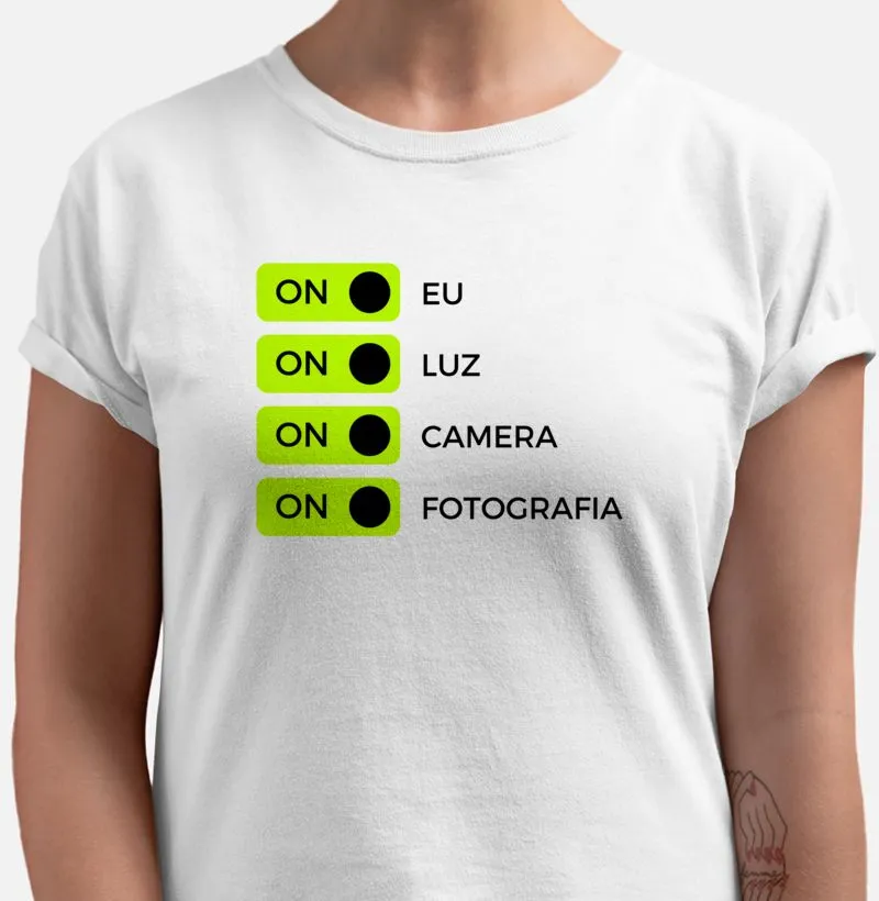Camiseta on eu, on luz, on câmera & on fotografia 