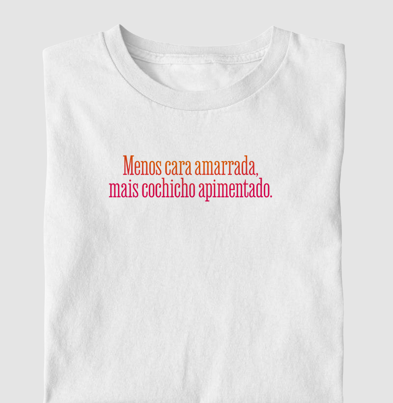 Camiseta Axé - Menos cara amarrada, Mais cochicho apimentado.