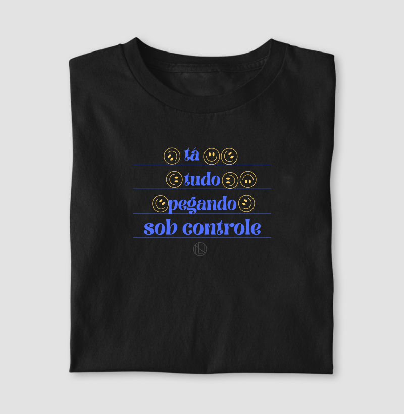 Camiseta "Tá tudo pegando sob controle"