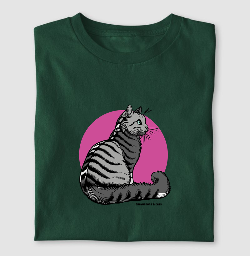 Gato cinza e fundo rosa
