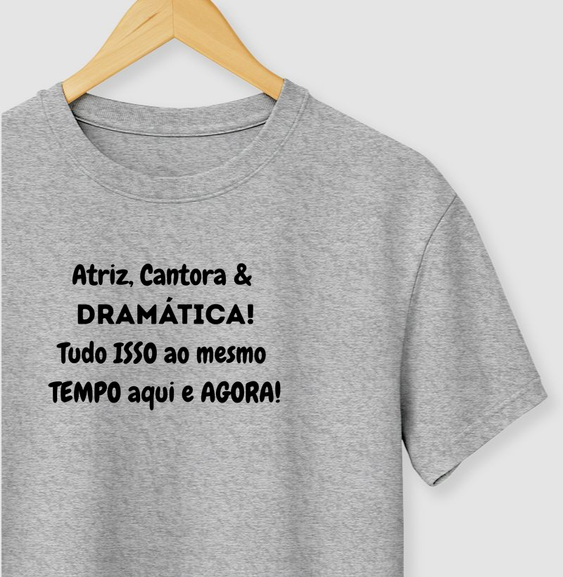 ATRIZ, CANTORA & DRAMÁTICA! TUDO ISSO AO MESMO TEMPO AQUI E AGORA!