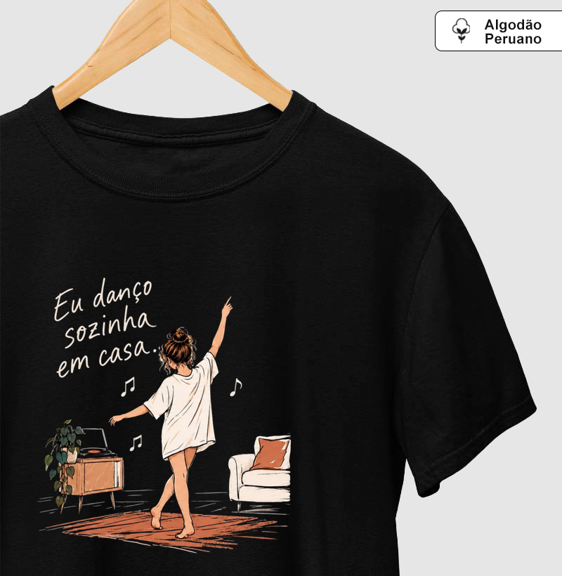 Eu danço sozinha em casa Algodão Peruano - Camiseta Algodão Peruano