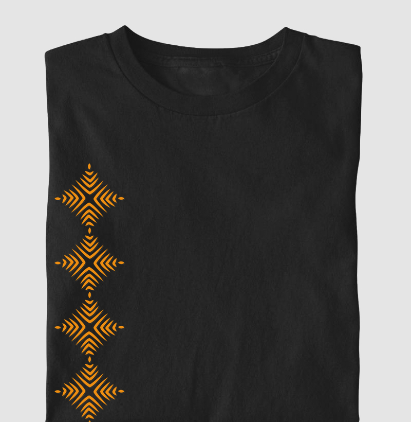T-shirt Indígena- Grafismo Tsamata Piruara – A Escama que Guarda o Movimento do Rio
