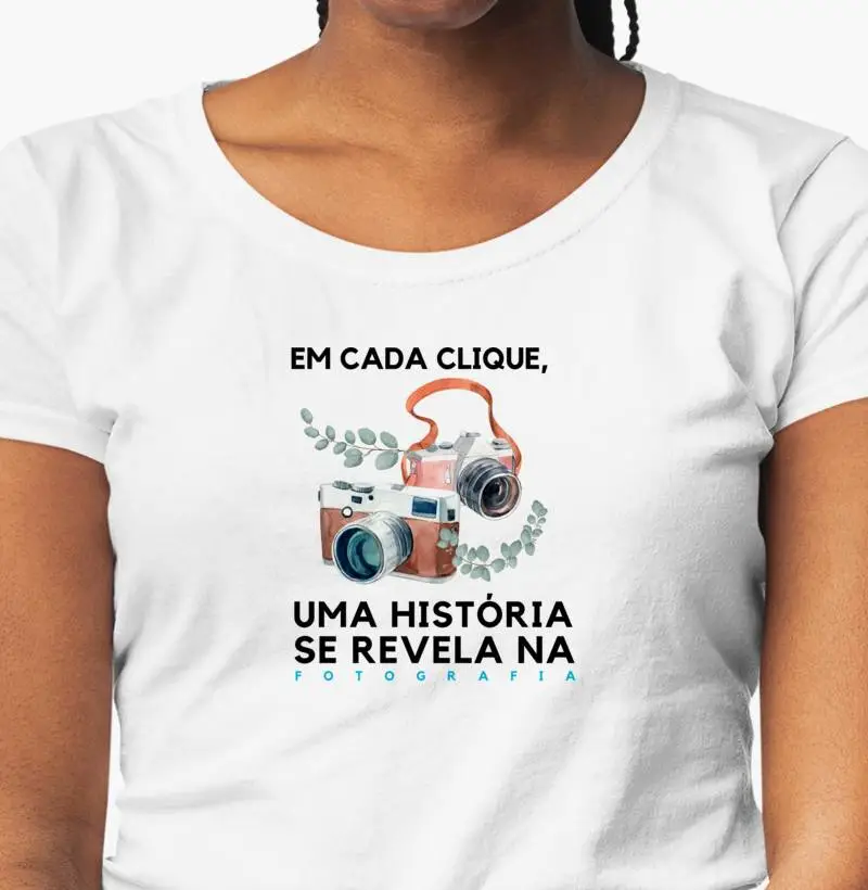 Camiseta feminina em cada clique