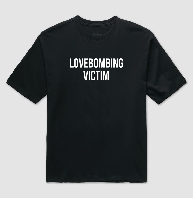lovebombing victim | camiseta oversized