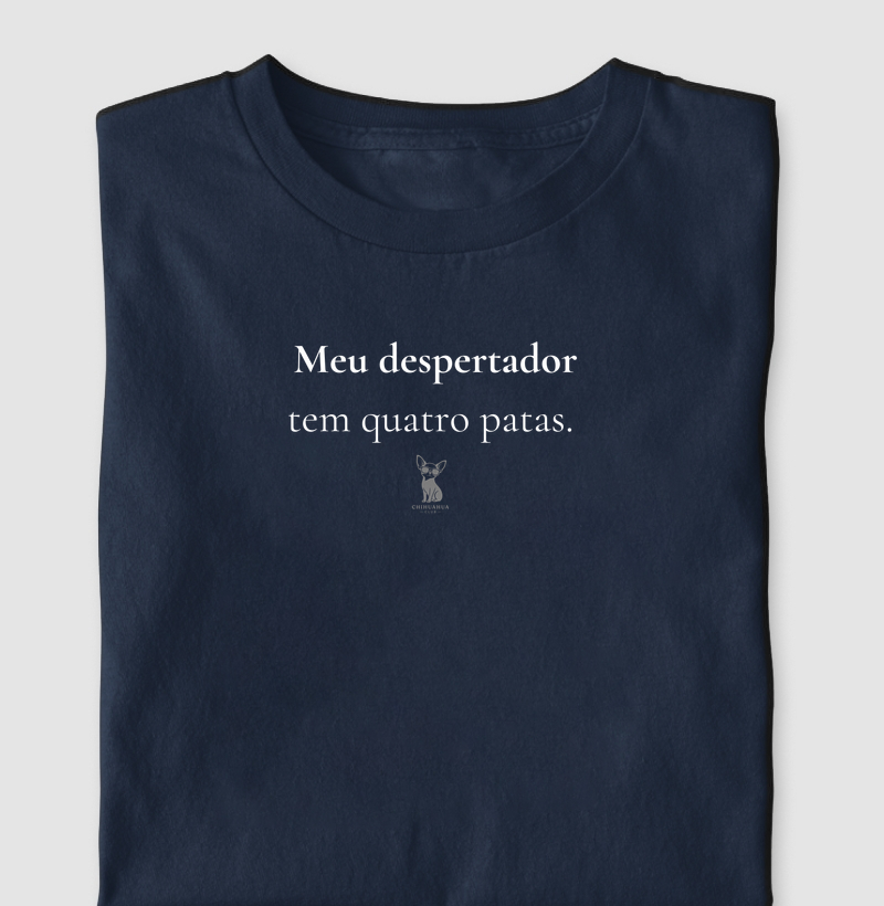 Meu despertador tem quatro patas.