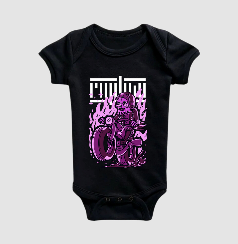 Caveira em chamas empinando moto