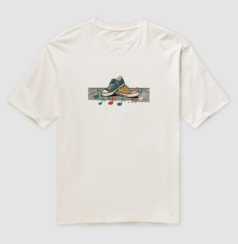 Camiseta Oversized Passos em Estéreo — Tênis & Notas | Posto80