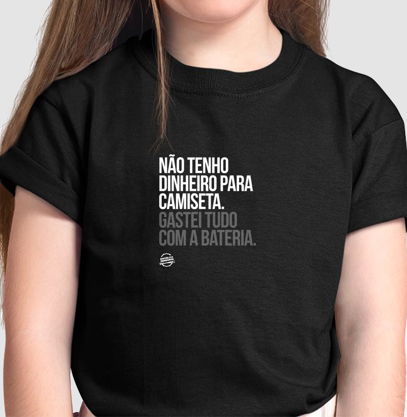 Não tenho dinheiro para camiseta. Gastei tudo com a bateria. (Preta e branca)