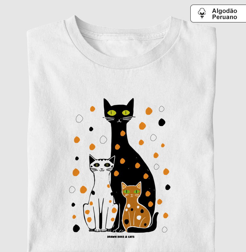 Três gatos e bolinhas