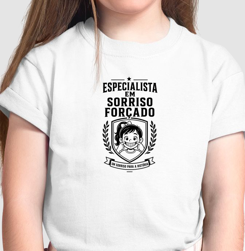 Especialista em sorriso forçado - menina