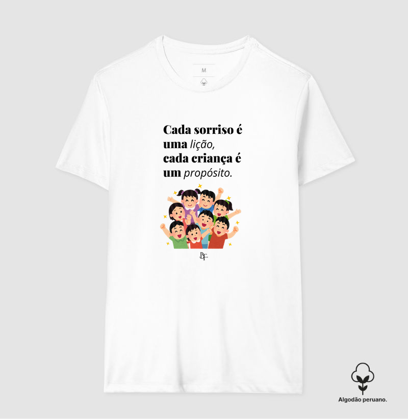 Cada sorriso é uma lição, cada criança é um propósito - Camiseta Algodão Peruano