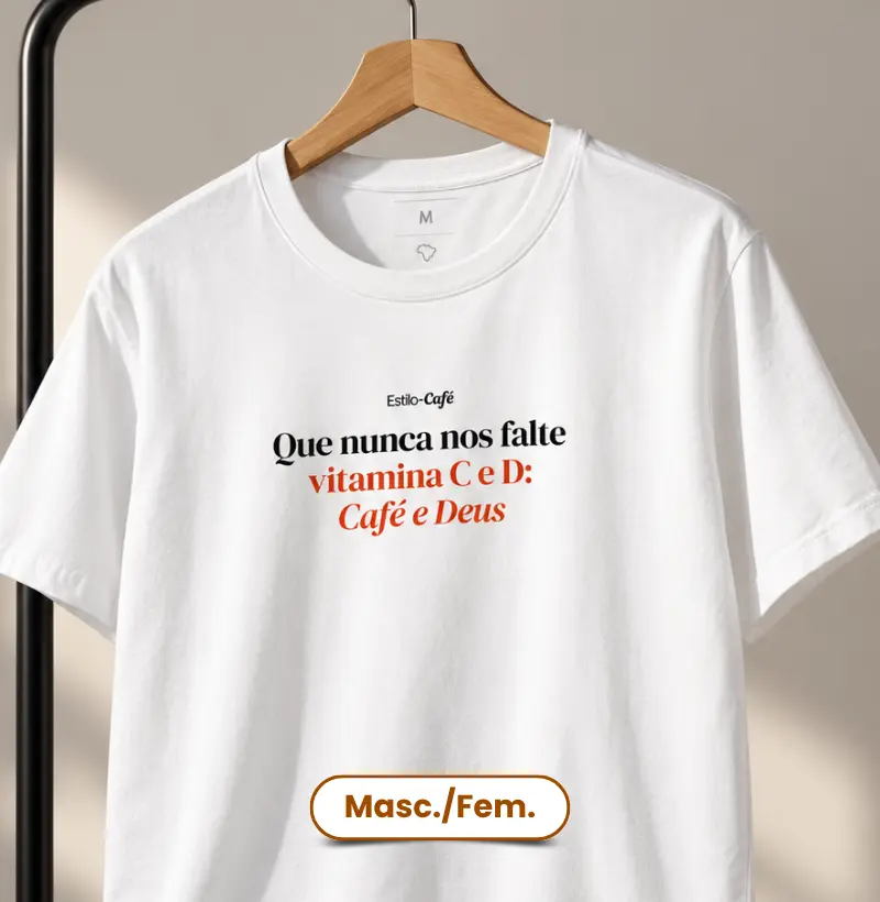 Que nunca nos falte vitamina C e D: Café e Deus - Camiseta