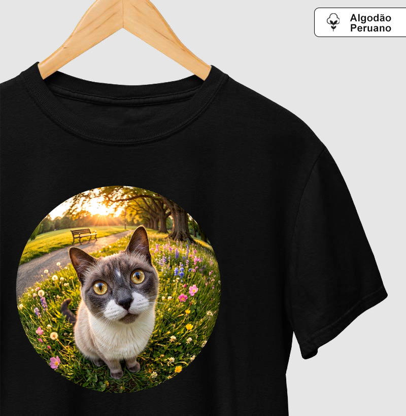 Gato Cinza de Olho em Você