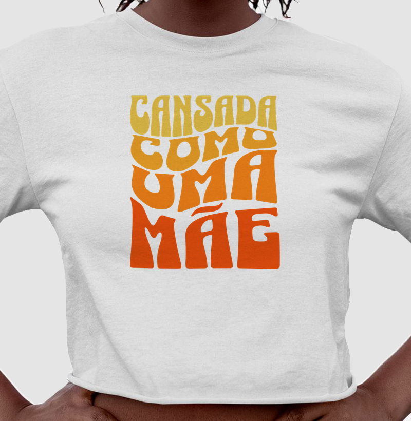 Camiseta cropped Cansada como uma mãe - Algodão Premium