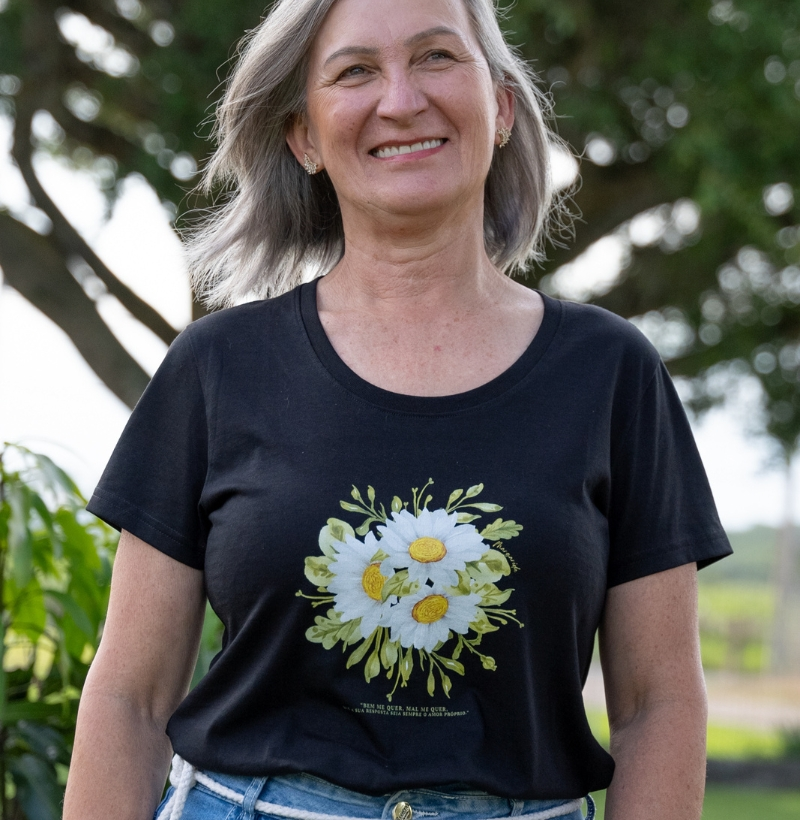T-shirt Margarida Algodão Peruano: "Bem me quer, Mal me quer. Que a sua resposta seja sempre o amor próprio"