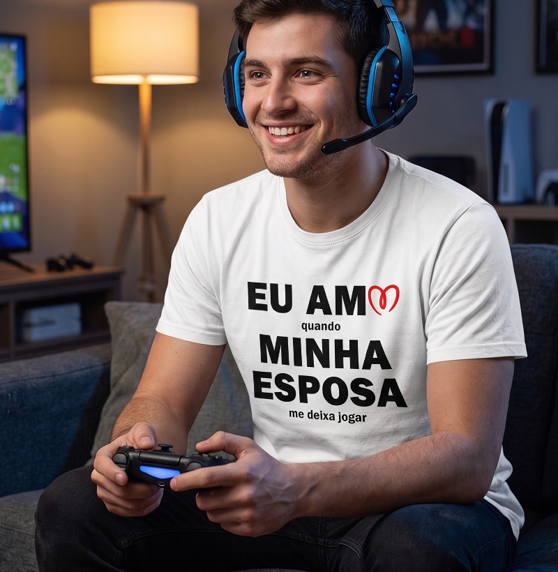 Camiseta Gamer: "Eu Amo Quando Minha Esposa Me Deixa Jogar"