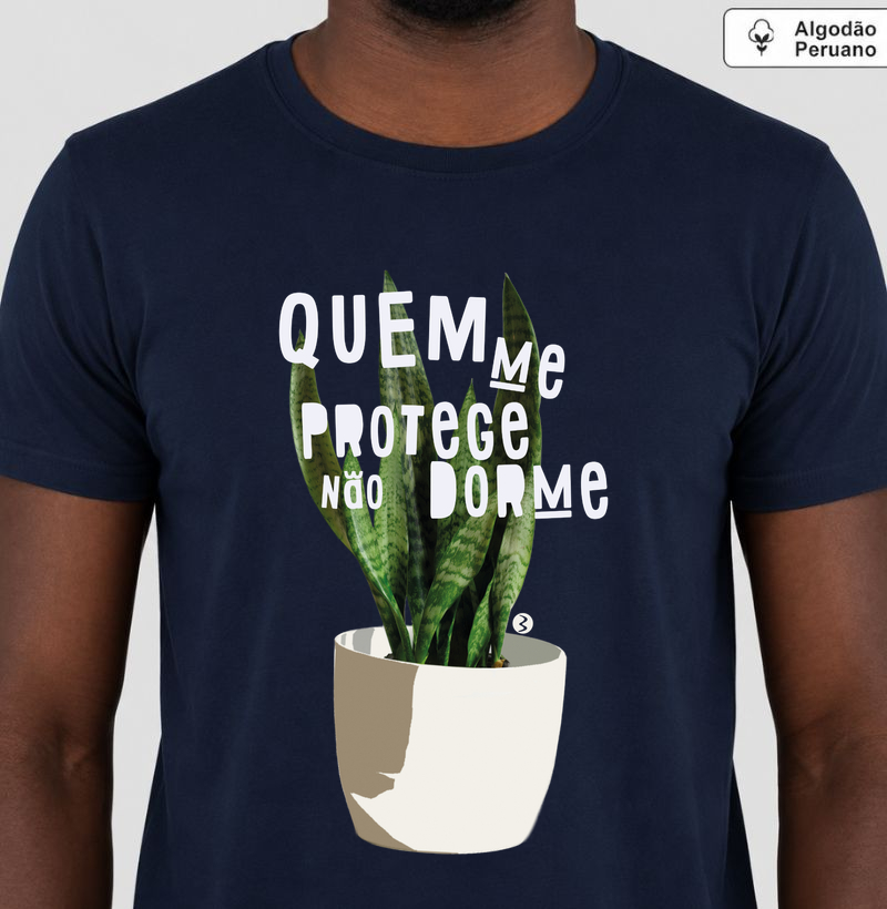 Camiseta Quem Me Protege em Algodão Peruano