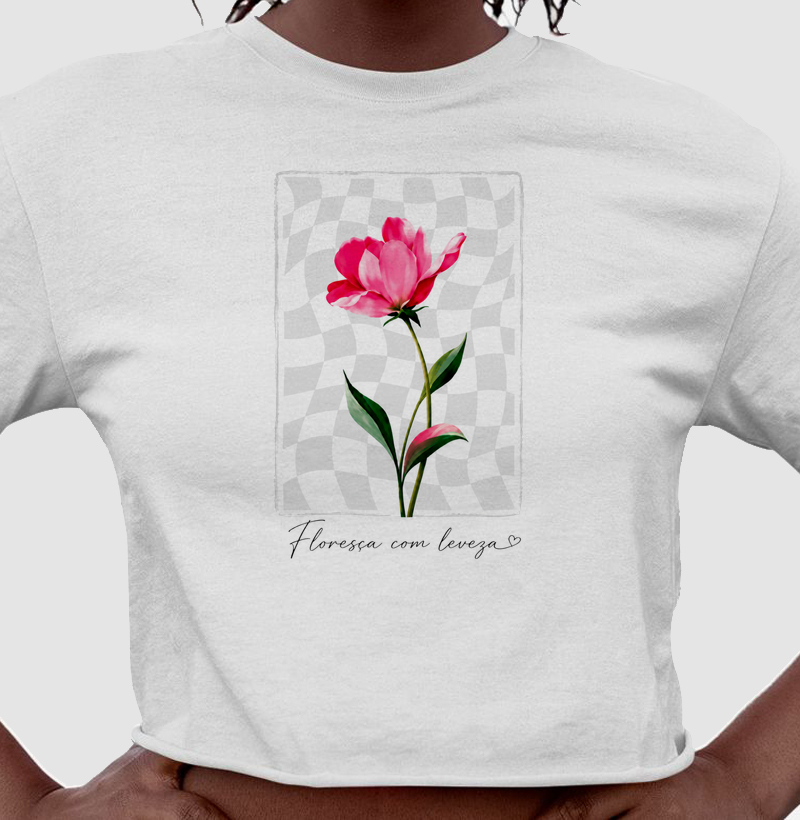 Camiseta Floresça com Leveza - Cropped