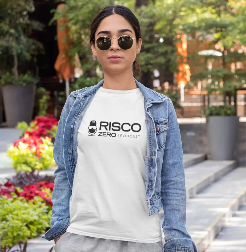 T-Shirt Branca Feminina - Risco Zero 