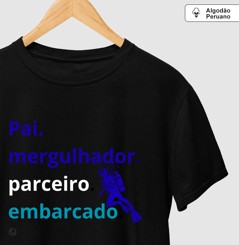 Pai mergulhador embarcado