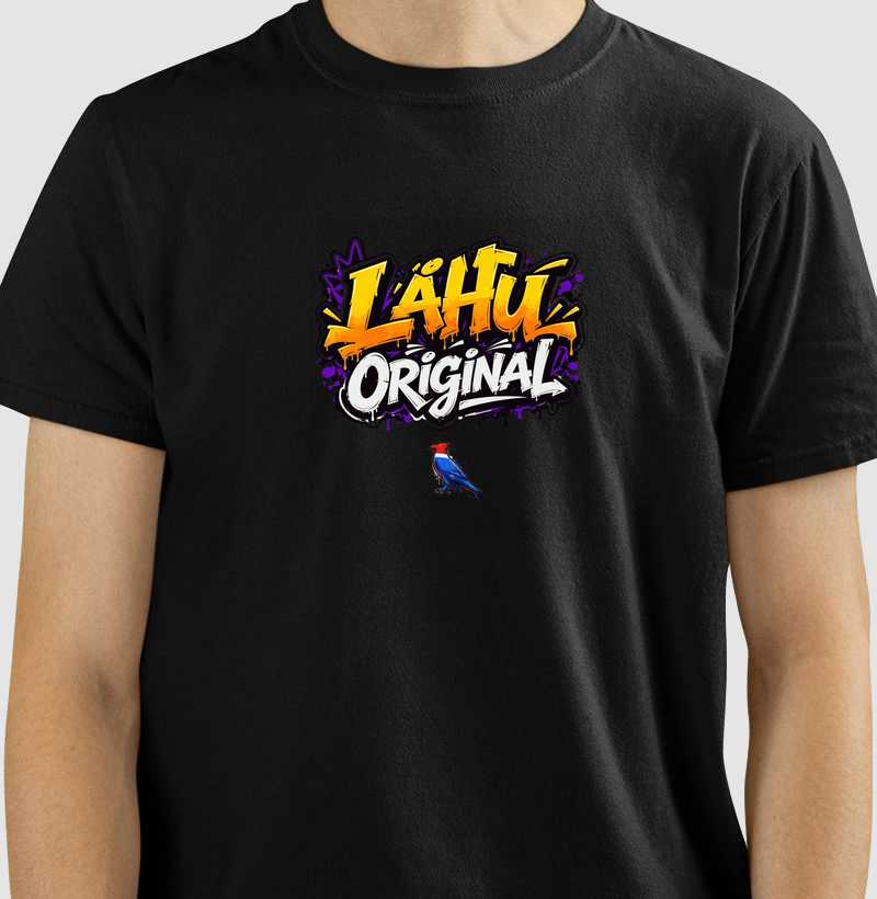 O grafite LÄHU Original brilha em tons vibrantes de laranja e roxo, traduzindo energia e movimento. Mistura perfeita entre arte de rua e moda contemporânea, feita para quem vive o estilo com propósito. - Camiseta