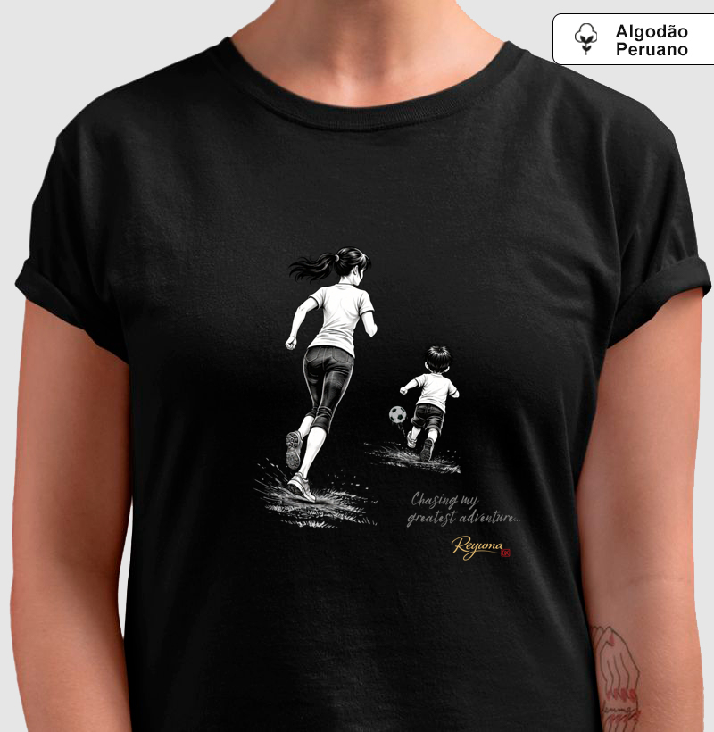 Camiseta Algodão Peruano Futebol "Chasing my greatest adventure..." - Mãe e filho