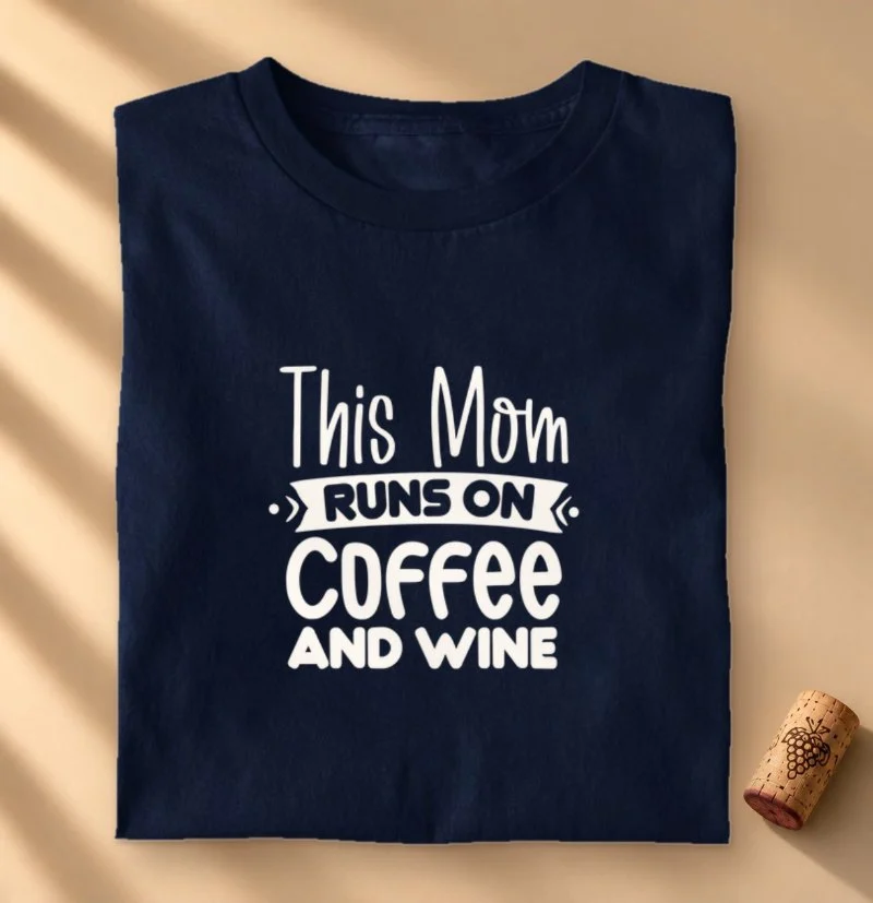 Camiseta This Mom runs on coffee and wine