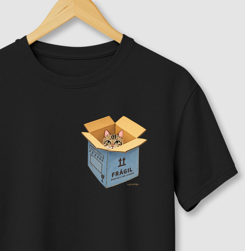 Camiseta Gato Frágil na Caixa
