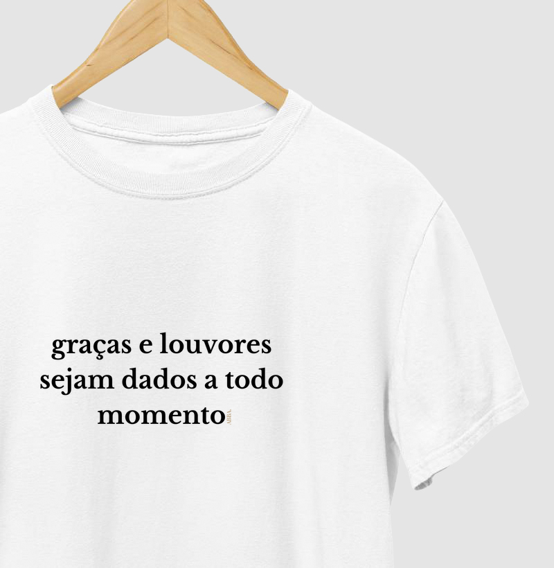 Graças e louvores sejam dados a todos momento