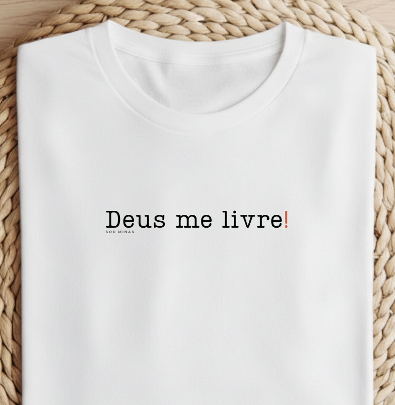 Camiseta Deus Me Livre | Expressão Popular