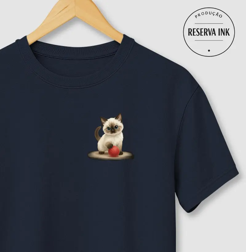 Siamês Minimalista Brincando