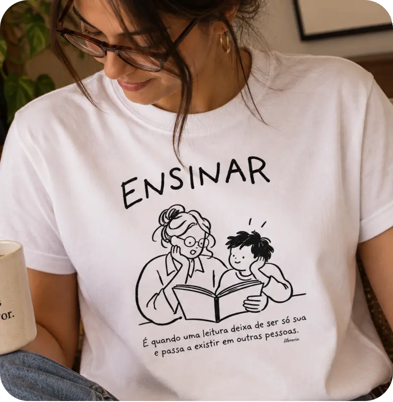 Camiseta Ensinar — Uma Leitura, Muitas Vidas
