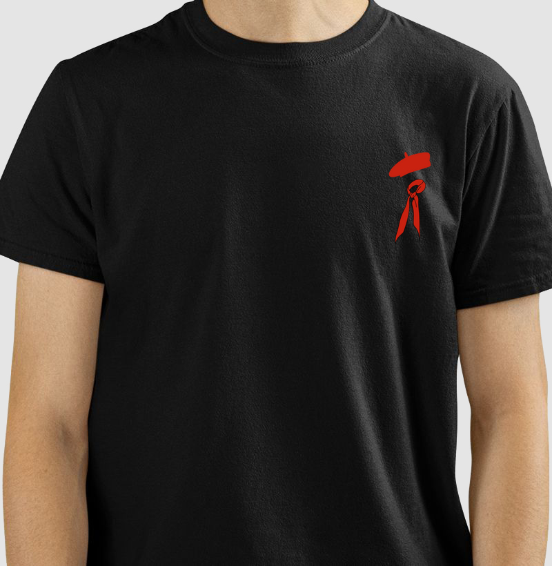CAMISETA LENÇO Y BOINA VERMELHO