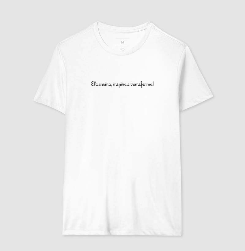 Camiseta Ela ensina, inspira e transforma - Letras Pretas