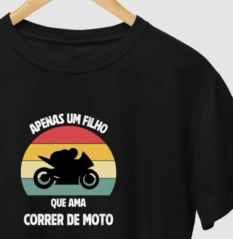 Apenas um filho que ama correr de moto