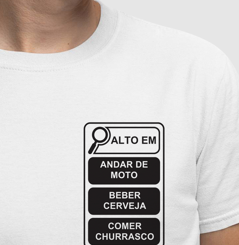 Alto em Andar de Moto, Beber Cerveja e Comer Churrasco