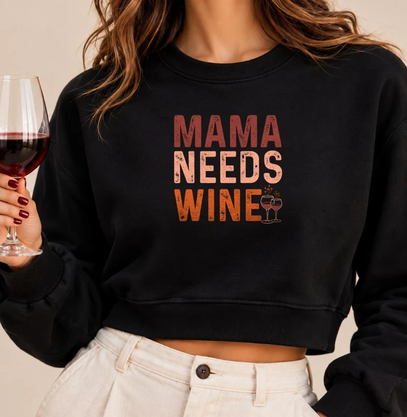 Camiseta Mama Needs Wine - Cropped Moletom