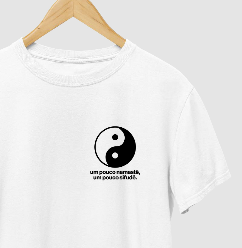 Um pouco namastê, um pouco sifudê